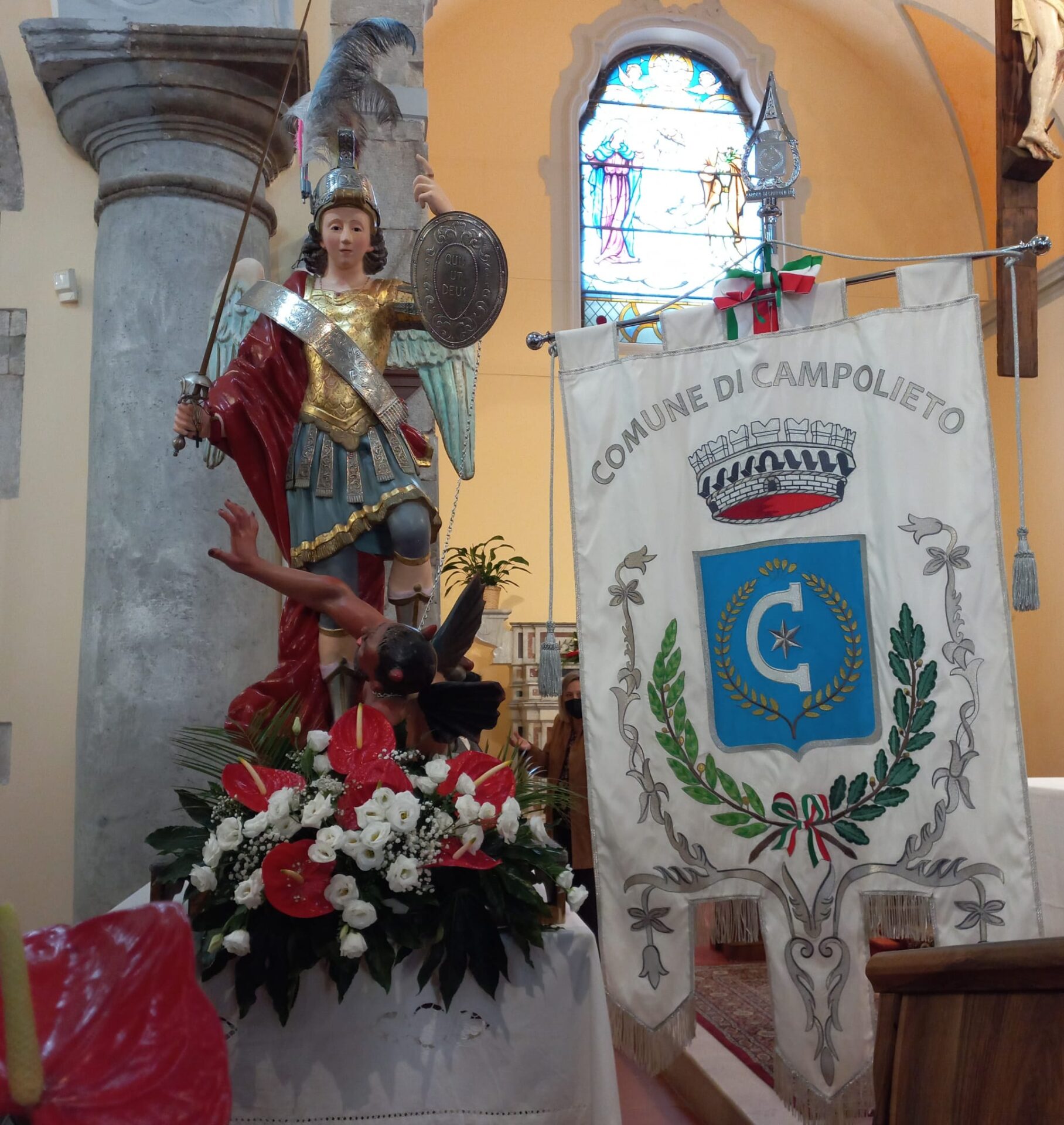 san michele con gonfalone